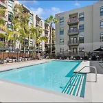 Heart Of Hollywood -1Br!!