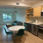 Heart Of Hollywood -1Br!!