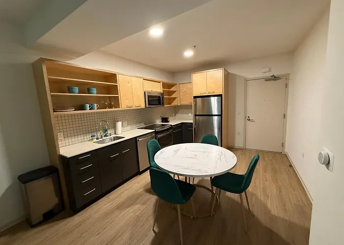 Heart Of Hollywood -1Br!!