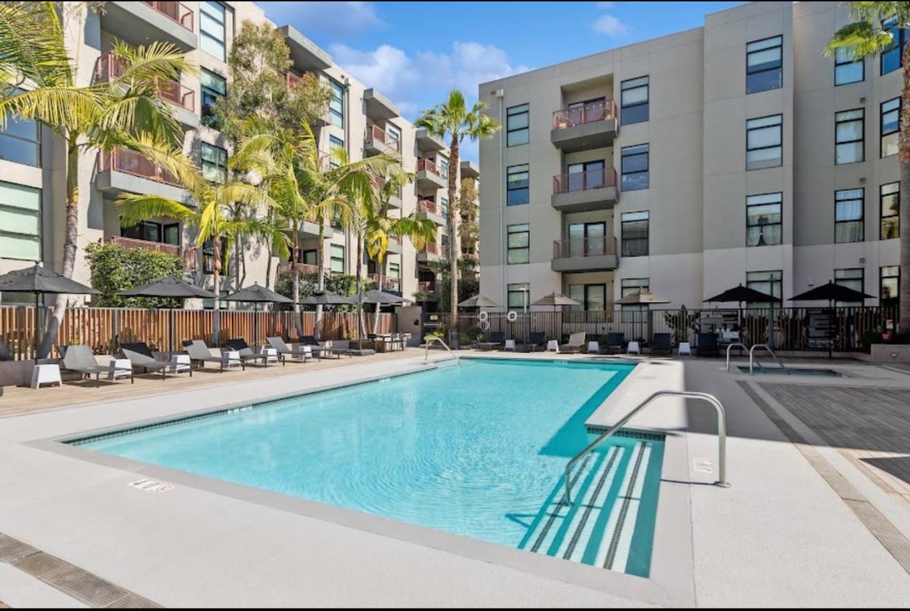 Heart Of Hollywood -1br!! *
