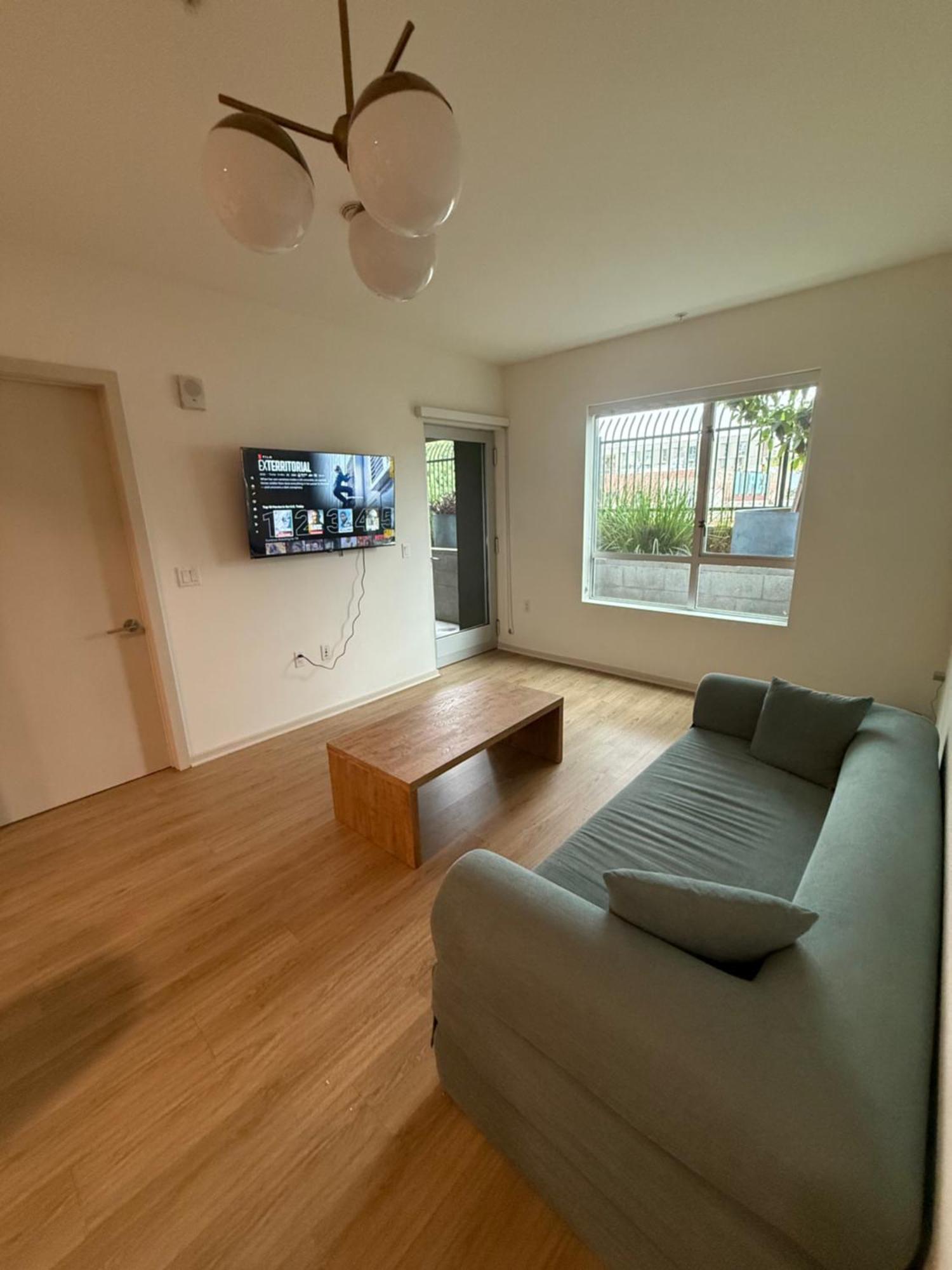Apartment Heart Of Hollywood -1br!!
